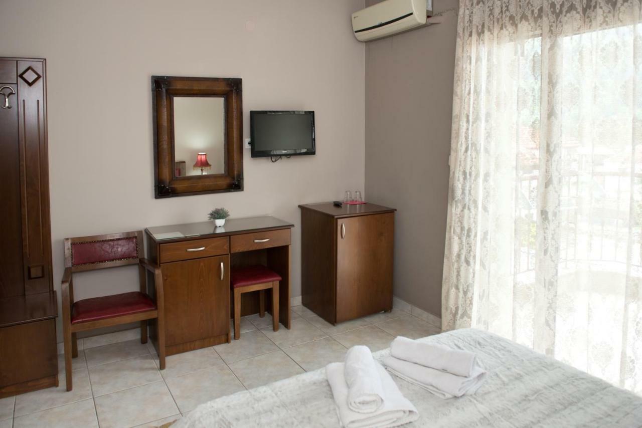 Hotel Philippion Káto Loutrákion Екстериор снимка