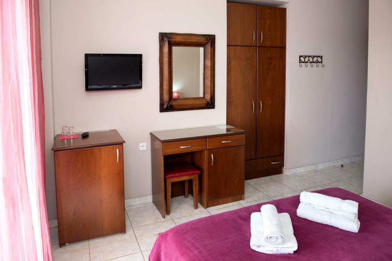 Hotel Philippion Káto Loutrákion Екстериор снимка