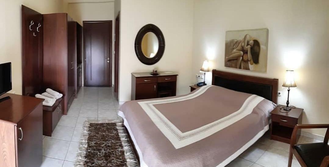 Hotel Philippion Káto Loutrákion Екстериор снимка